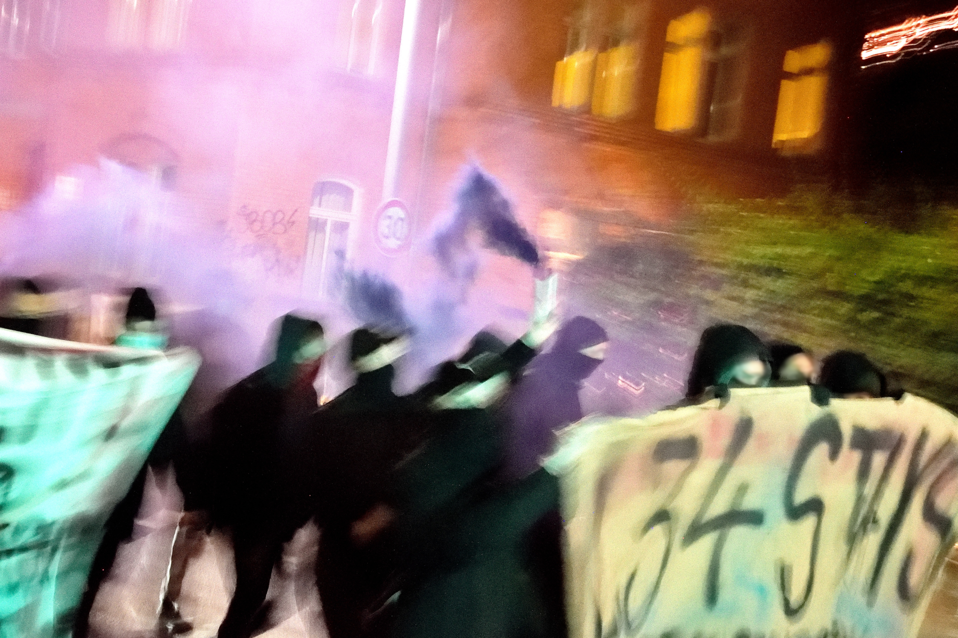 Wütende Demonstration in Jena: Haftstrafen für verbale Störung