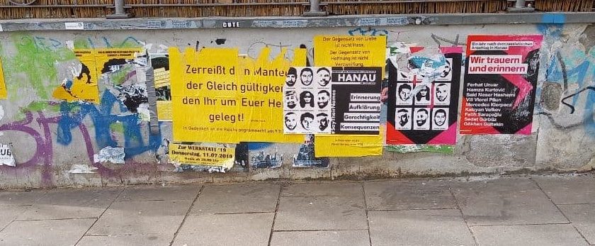 Mutwillig zerstörte Hanau-Gedenkplakate und islamfeindliche Karikaturen in der Innenstadt